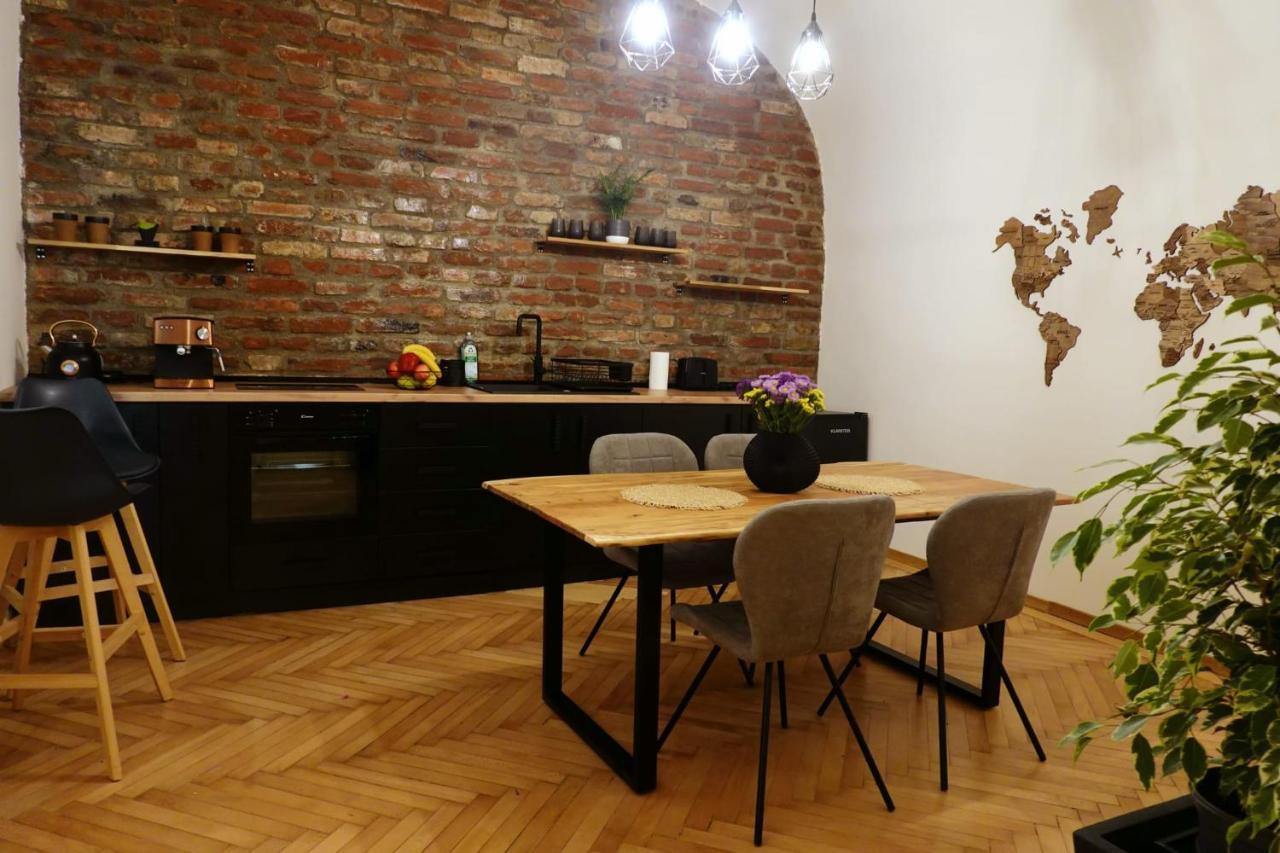 The Industrique Home - 3 Bedroom Apartment Τιμισοάρα Εξωτερικό φωτογραφία