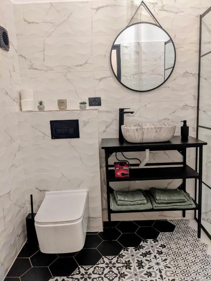 The Industrique Home - 3 Bedroom Apartment Τιμισοάρα Εξωτερικό φωτογραφία