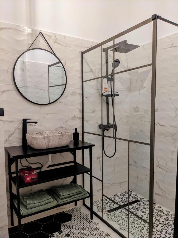 The Industrique Home - 3 Bedroom Apartment Τιμισοάρα Εξωτερικό φωτογραφία